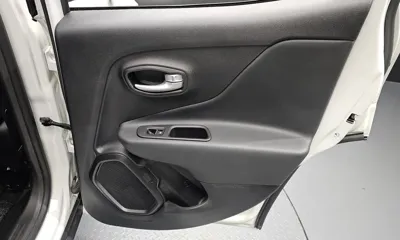 Jeep Renegade 2023, 4777 км, за 18688.54 USD - фото 25