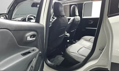 Jeep Renegade 2023, 4777 км, за 18688.54 USD - фото 26