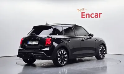 MINI Cooper 2023, 52478 км, за 16213.73 USD