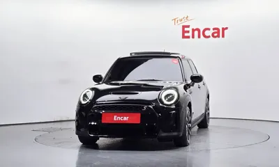 MINI Cooper 2023, 52478 км, за 16213.73 USD