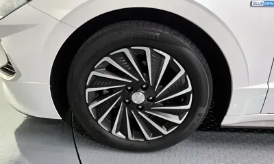 Hyundai Sonata 2020, 93064 км, за 13524.9 USD