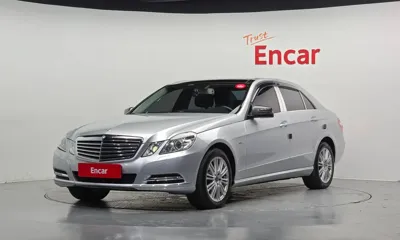 Mercedes-Benz E-Class · 2012 год