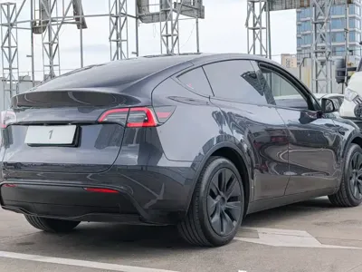 Tesla Model Y 2024, 38000 км, за 27191.94 USD - фото 9