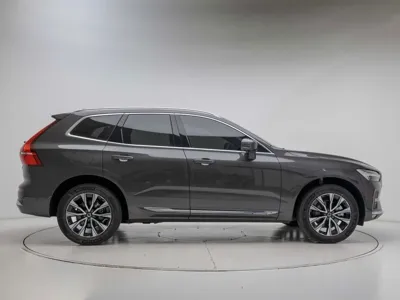 Volvo XC60 2025, 4711 км, за 37416.31 USD