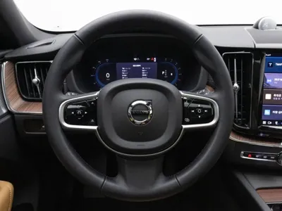 Volvo XC60 2025, 4711 км, за 37416.31 USD - фото 11
