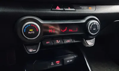 Kia Stonic 2018, 118605 км, за 5351.83 USD - фото 18