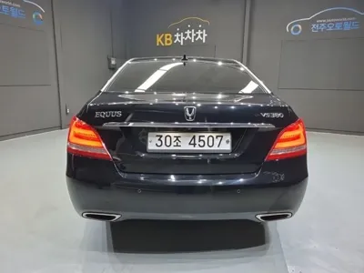 Hyundai Equus 2014, 234600 км, за 3610.35 USD