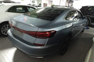 Volkswagen Passat 2023, 53300 км, за 18654 USD - фото 6