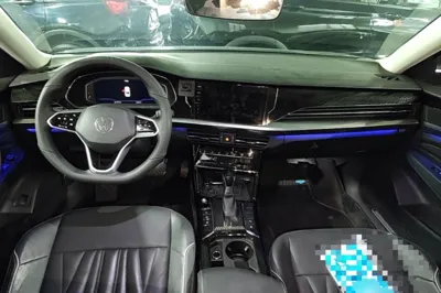 Volkswagen Passat 2023, 53300 км, за 18654 USD - фото 12