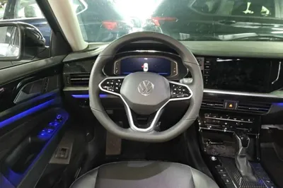 Volkswagen Passat 2023, 53300 км, за 18654 USD - фото 13