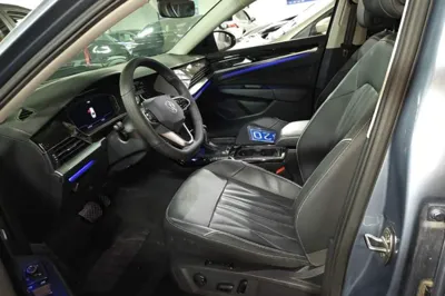Volkswagen Passat 2023, 53300 км, за 18654 USD - фото 17