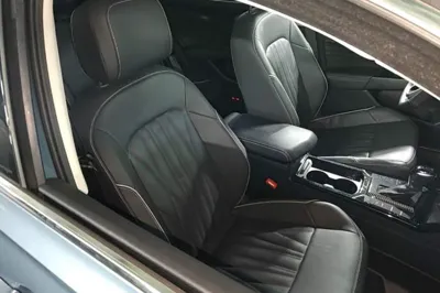 Volkswagen Passat 2023, 53300 км, за 18654 USD - фото 19