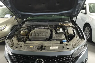 Volkswagen Passat 2023, 53300 км, за 18654 USD - фото 24