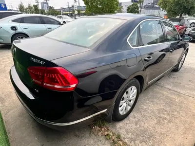 Volkswagen Passat 2014, 167000 км, за 4161.5 USD