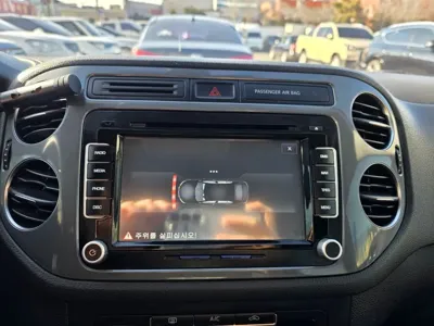 Volkswagen Tiguan 2015, 110479 км, за 5483.98 USD - фото 12