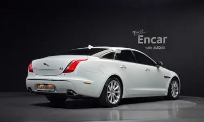 Jaguar XJ 2015, 79573 км, за 11571.27 USD
