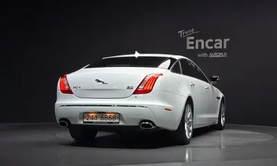 Jaguar XJ 2015, 79573 км, за 11571.27 USD