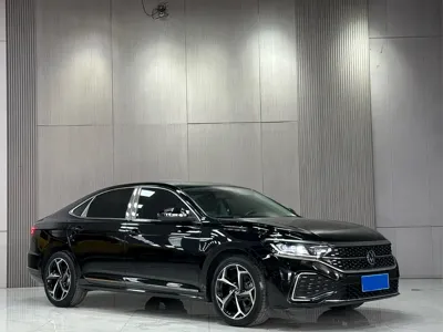 Volkswagen Passat 2024, 50000 км, за 17465.67 USD