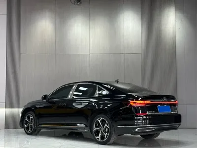 Volkswagen Passat 2024, 50000 км, за 17465.67 USD