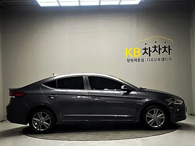 Hyundai Avante 2016, 102999 км, за 5135.54 USD