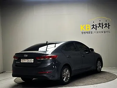 Hyundai Avante 2016, 102999 км, за 5135.54 USD