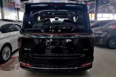Hongqi HQ9 2023, 119000 км, за 26295 USD