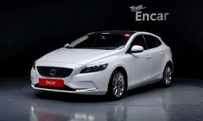 Volvo V40 · 2015 год