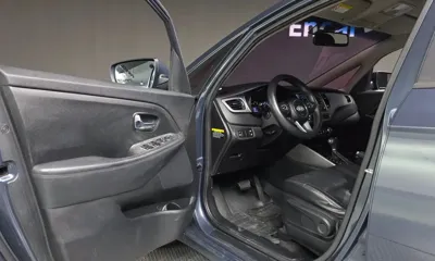 Kia Carens 2014, 158210 км, за 3872.92 USD - фото 10