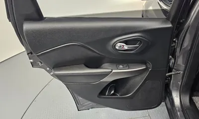 Jeep Cherokee 2019, 141701 км, за 656419.86 USD - фото 25