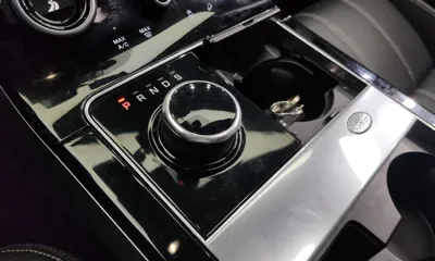 Land Rover Range Rover Velar 2018, 98361 км, за 17046.58 USD - фото 9