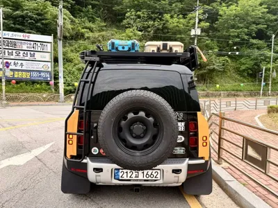 Land Rover Defender 2022, 74422 км, за 53994.32 USD