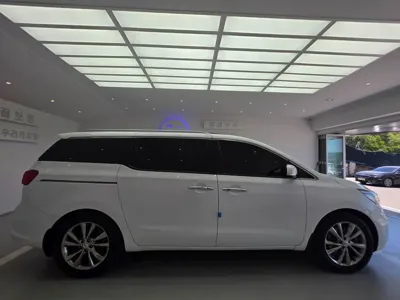 Kia Canival 2020, 100893 км, за 11636.22 USD