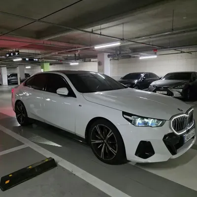 BMW 5-Series · 2024 год