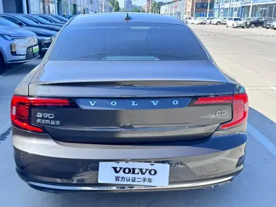 Volvo S90 2022, 58000 км, за 22845.32 USD