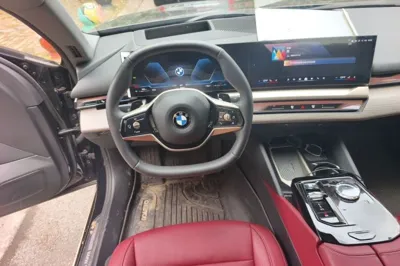 BMW 5 Series 2024, 20800 км, за 46350 USD - фото 9