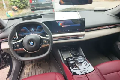 BMW 5 Series 2024, 20800 км, за 46350 USD - фото 18
