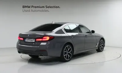 BMW 5-Series 2022, 60829 км, за 24744.41 USD