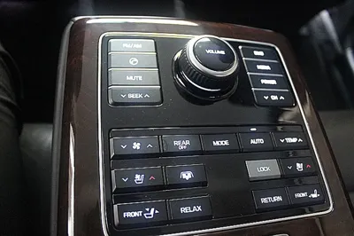 Hyundai Equus 2015, 124730 км, за 7995.84 USD - фото 14