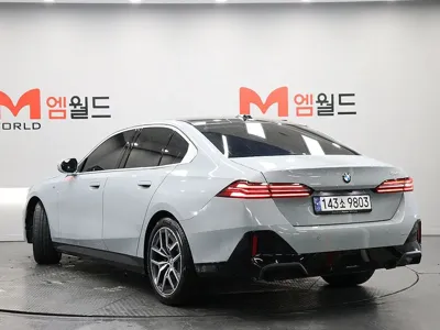 BMW 5-Series 2024, 28144 км, за 40238.94 USD