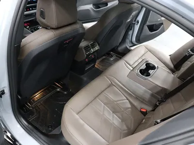 BMW 5-Series 2024, 28144 км, за 40238.94 USD - фото 10