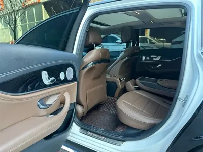 Mercedes-Benz E-Class 2018, 90000 км, за 18977.72 USD