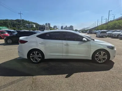 Hyundai Avante 2018, 67115 км, за 7162.85 USD - фото 16