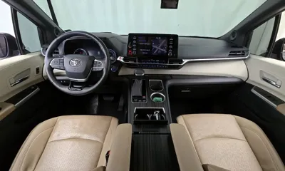 Toyota Sienna 2022, 72166 км, за 26847.84 USD - фото 7
