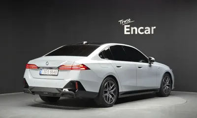 BMW 5-Series 2024, 14730 км, за 41279.32 USD