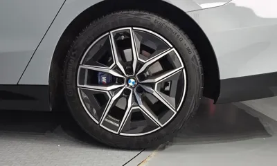 BMW 5-Series 2024, 14730 км, за 41279.32 USD - фото 21