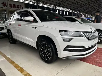 Skoda Karoq 2023, 18000 км, за 19045.1 USD