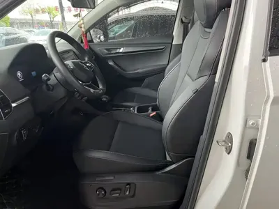Skoda Karoq 2023, 18000 км, за 19045.1 USD