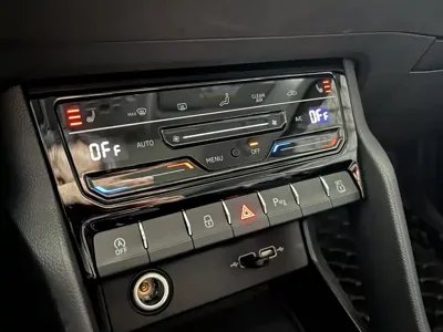 Skoda Karoq 2023, 18000 км, за 18953.09 USD - фото 9