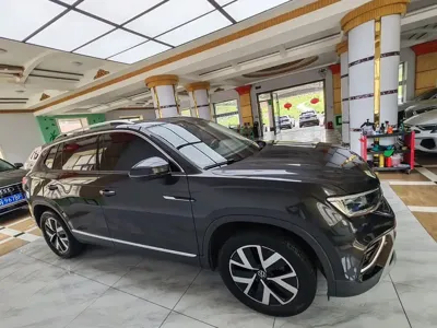 Volkswagen Tayron 2022, 33000 км, за 27044.8 USD
