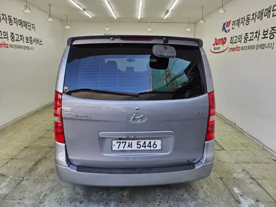 Hyundai Starex 2011, 67200 км, за 5704.35 USD